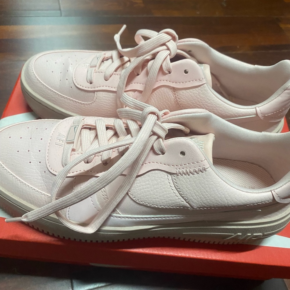 Shoes - Picture 4 of 9